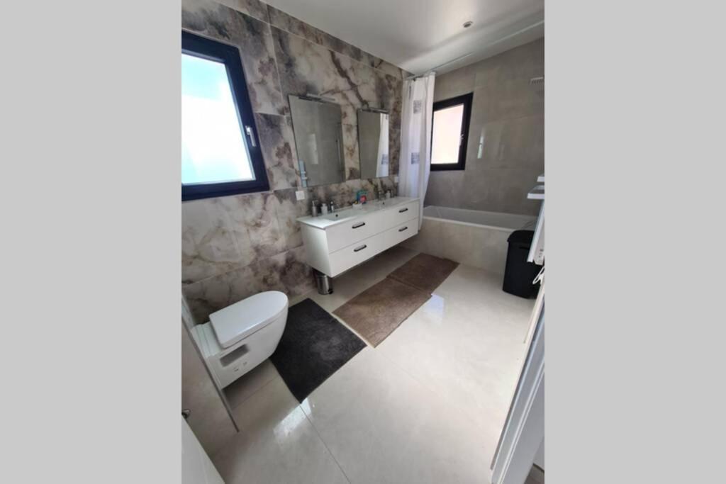 Magnifique Avec Jacuzzi En Option *