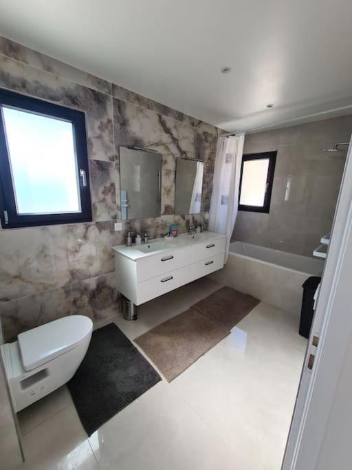 Magnifique Avec Jacuzzi En Option Villa *